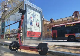 Prohibido circular en patinetes y bicicletas de alquiler en la Semana Santa de Sevilla 2023: aquí los tendrás que aparcar