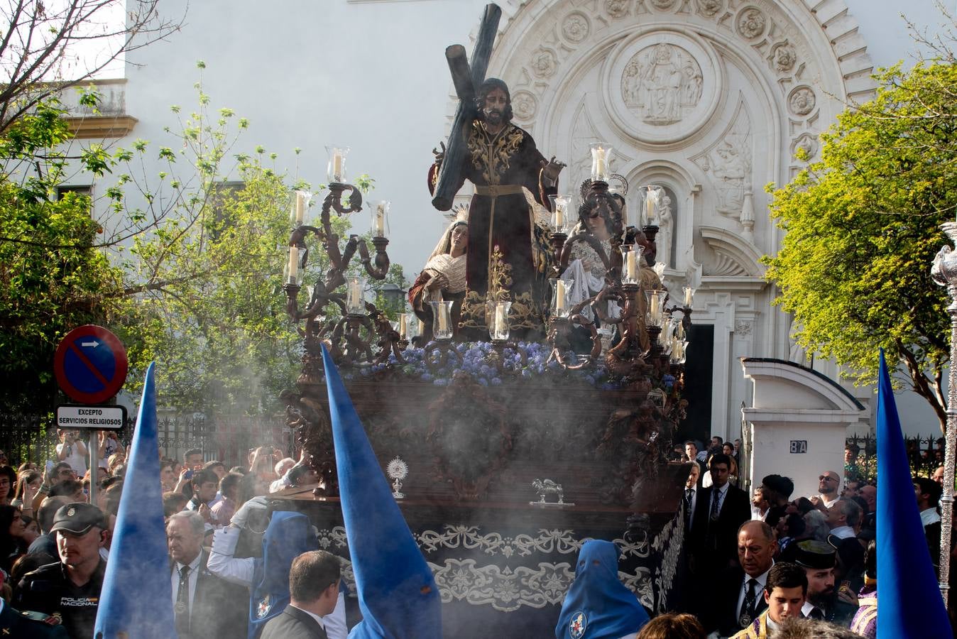 La hermandad de La Misión tuvo una estación de penitencia espléndida este Viernes de Dolores