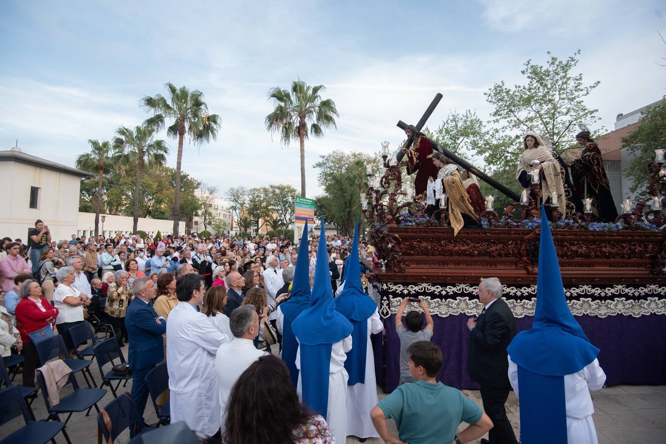 La hermandad de La Misión tuvo una estación de penitencia espléndida este Viernes de Dolores