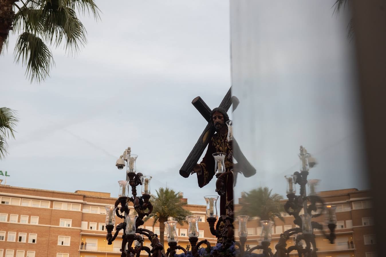 La hermandad de La Misión tuvo una estación de penitencia espléndida este Viernes de Dolores