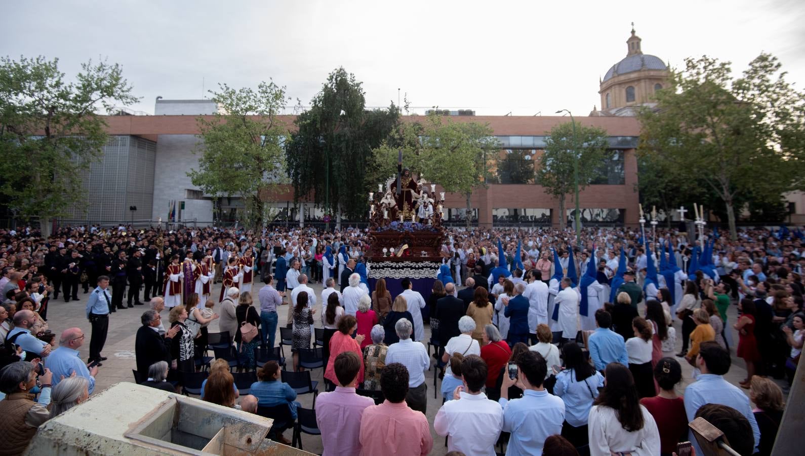 La hermandad de La Misión tuvo una estación de penitencia espléndida este Viernes de Dolores