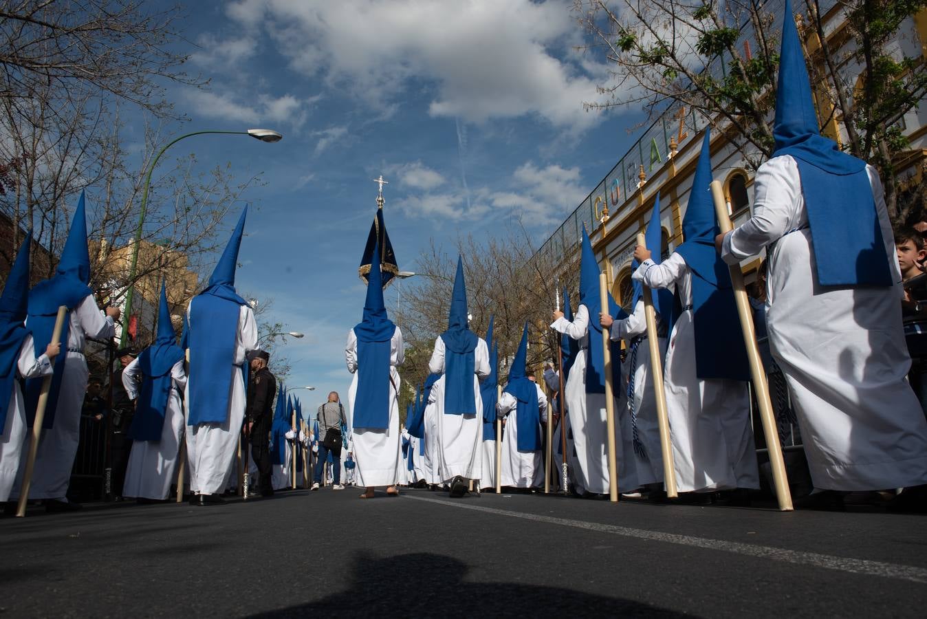 La hermandad de La Misión tuvo una estación de penitencia espléndida este Viernes de Dolores