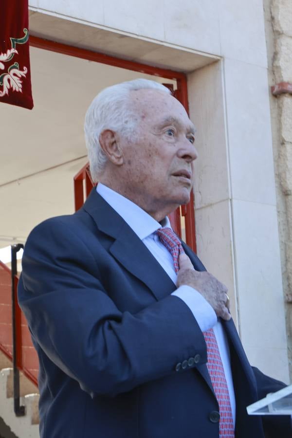 Inauguración del monumento a Curro Romero en La Algaba