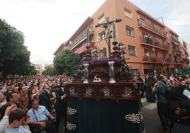 Sevilla abraza la Vera Cruz