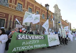 La Atención Primaria de Sevilla irá a huelga todos los miércoles: «Un médico no puede ganar menos que una enfermera»