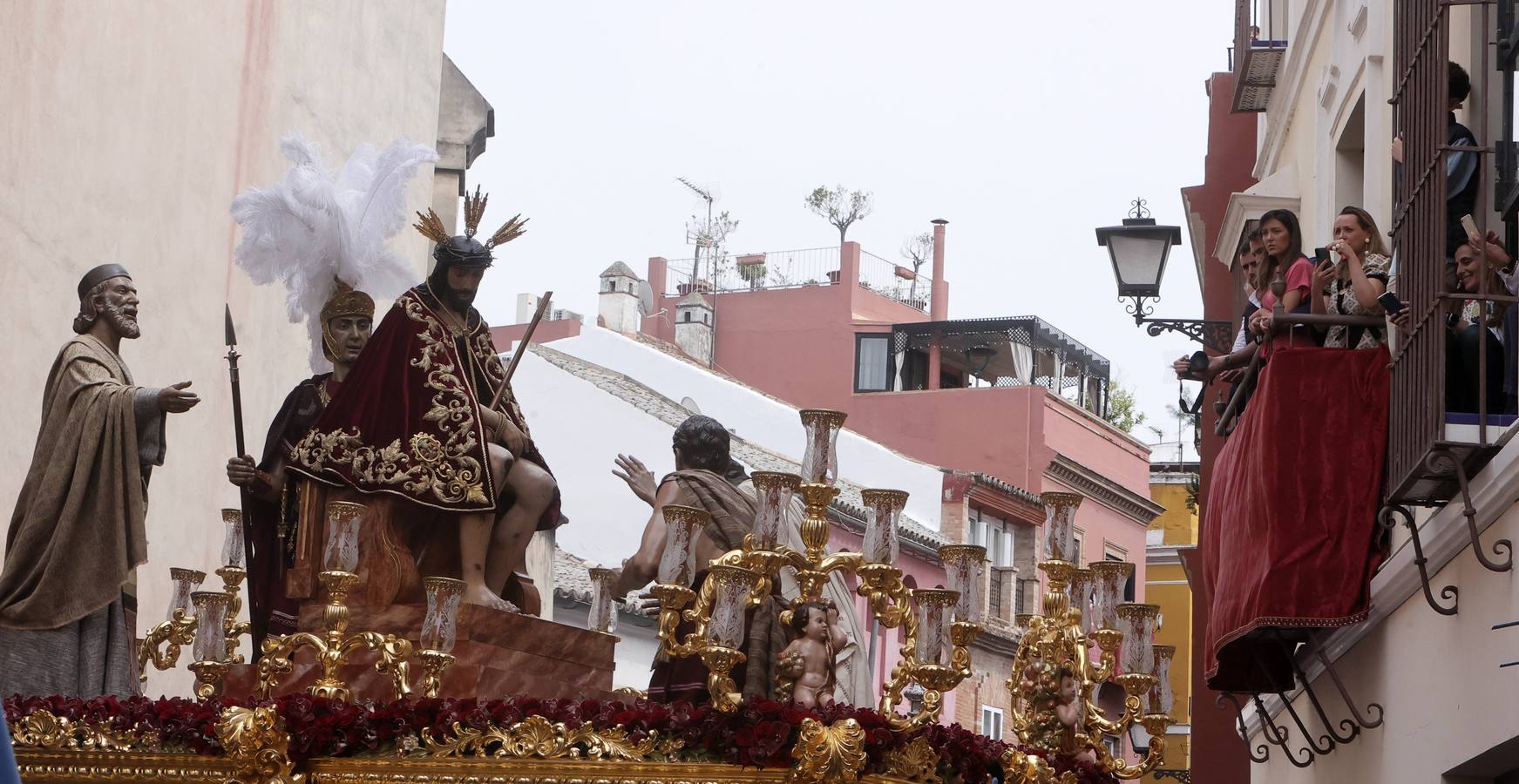 Salida de la hermandad de San Esteban en el Martes Santo de la Semana Santa de Sevilla 2023