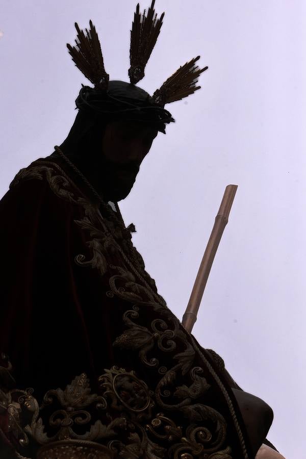 Salida de la hermandad de San Esteban en el Martes Santo de la Semana Santa de Sevilla 2023
