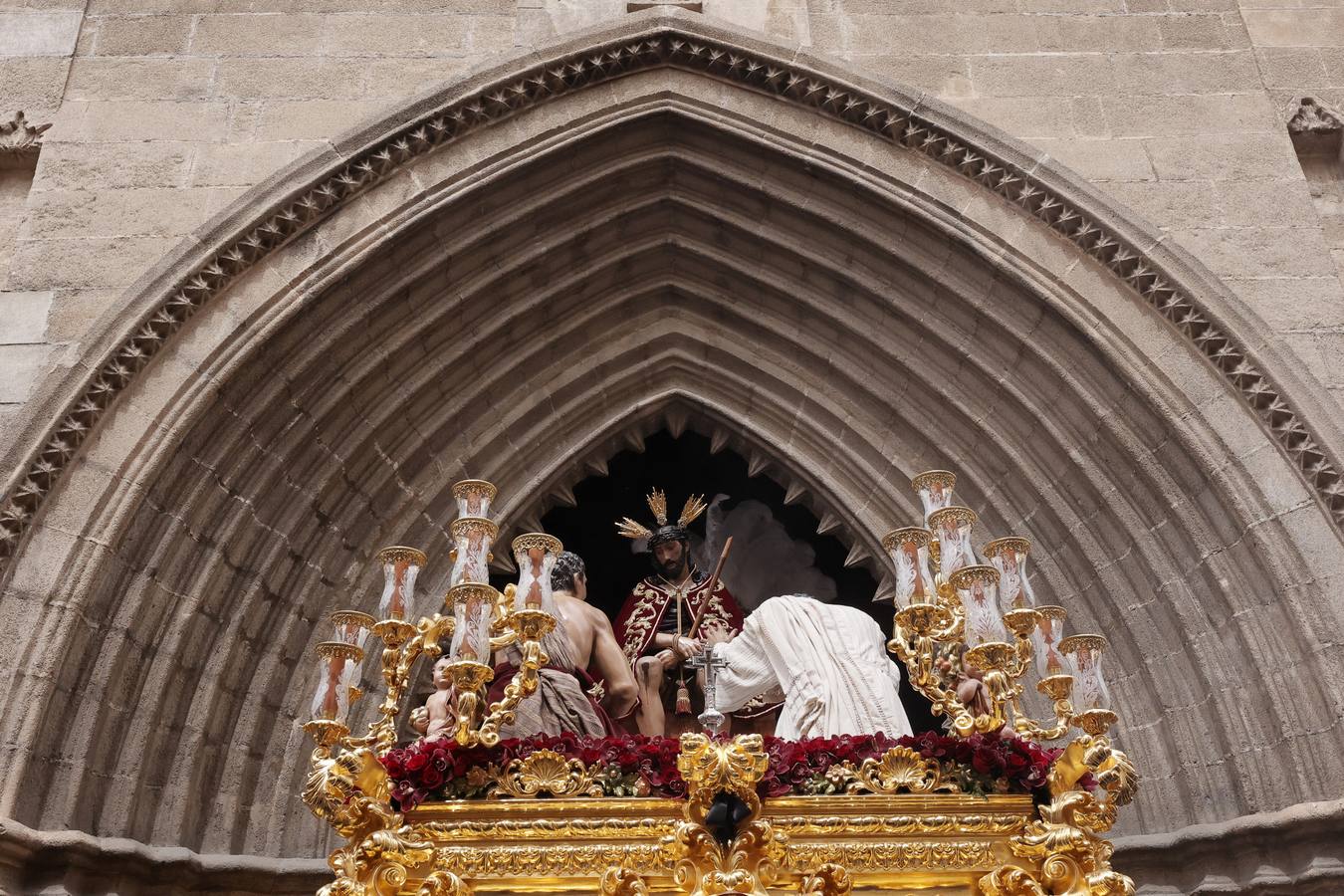 Salida de la hermandad de San Esteban en el Martes Santo de la Semana Santa de Sevilla 2023
