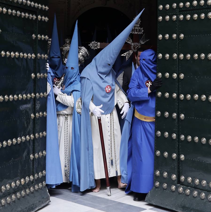 Salida de la hermandad de San Esteban en el Martes Santo de la Semana Santa de Sevilla 2023