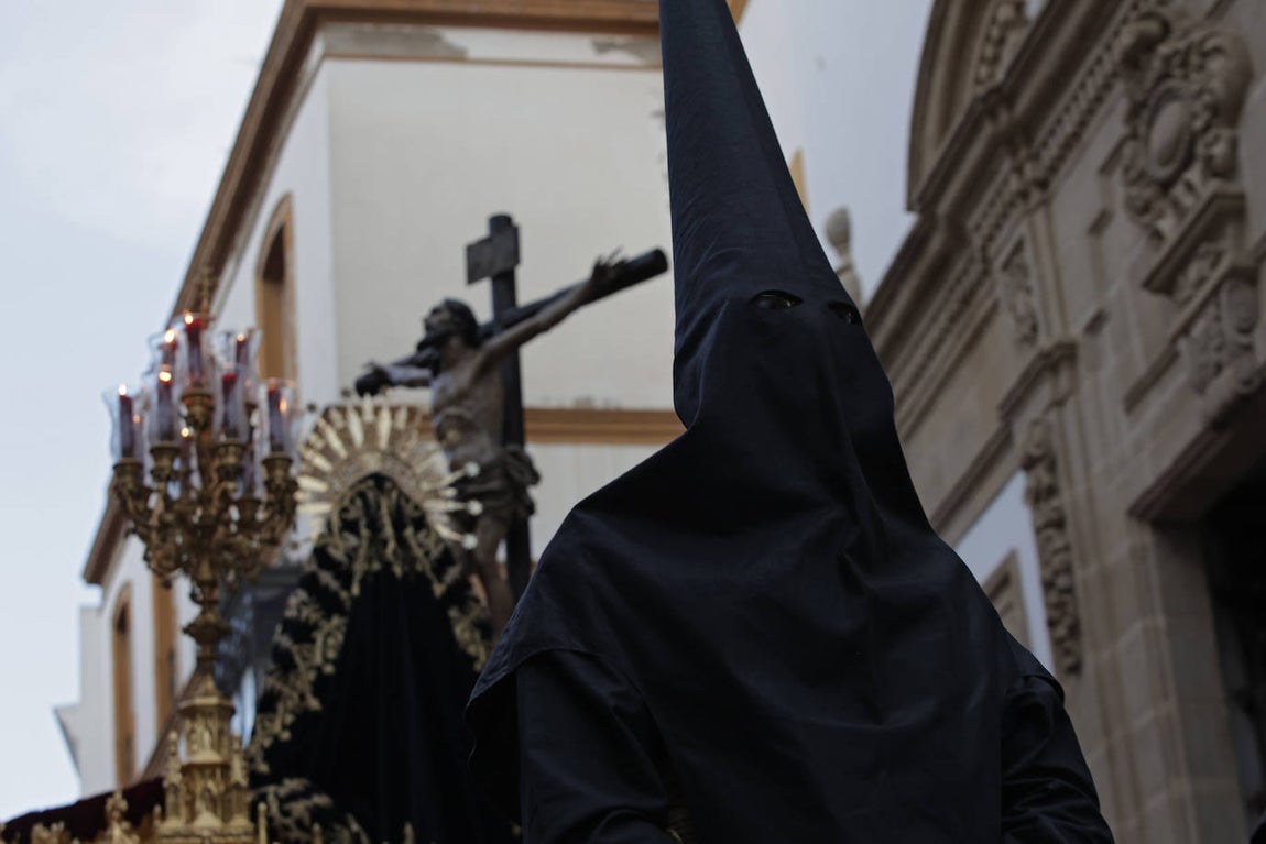 Imágenes de la Hermandad de Santa Cruz durante su estación de penitencia del Martes Santo