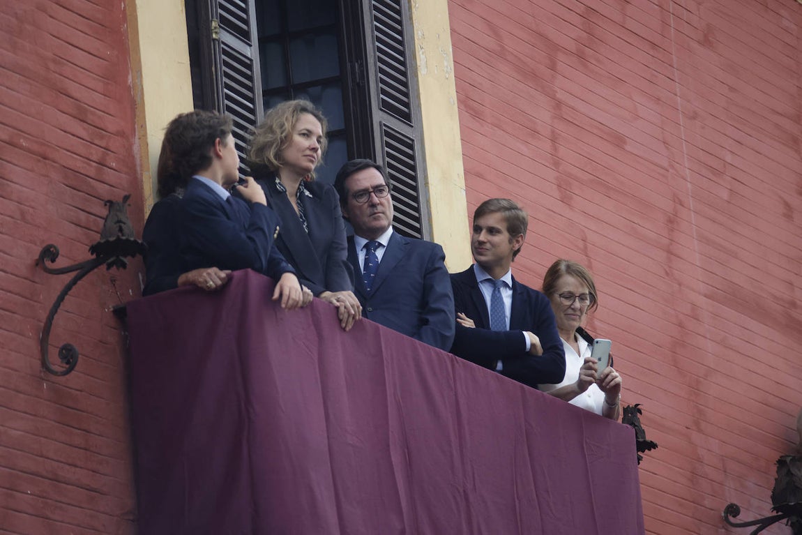 Imágenes de la Hermandad de Santa Cruz durante su estación de penitencia del Martes Santo