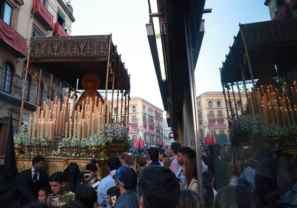 La Virgen de Loreto, patrona de la Aviación, tras salir de la parroquia de San Isidoro