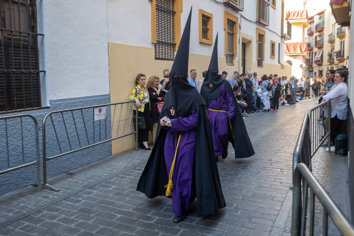 La hermandad de La Mortaje sale del antiguo convento de la Paz