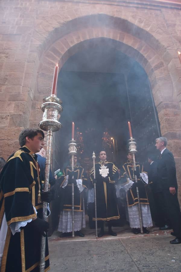 La hermandad de San Isidoro tras salir de su parroquia hacia la carrera oficial