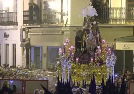En vídeo: el misterio de las Tres Caídas llena de aplausos la plaza de la Campana