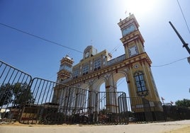 Los restaurantes del entorno de la Feria cuelgan el cartel de completo para la noche del pescaíto