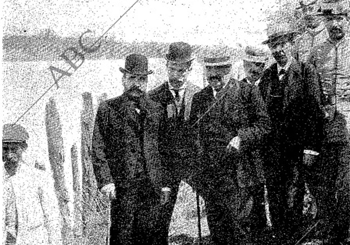 Comitiva judicial en el lugar del hallazgo de parte de los restos humanos