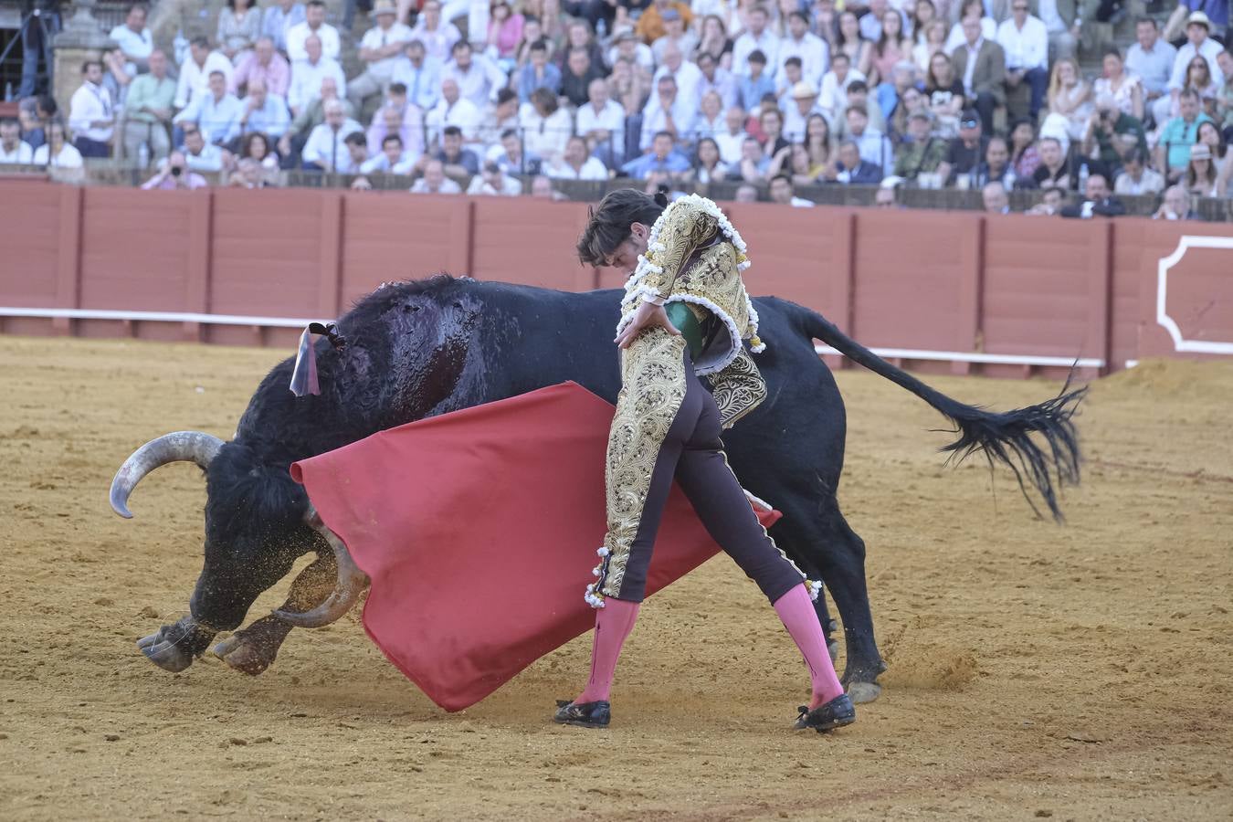 Ángel Jiménez, en la corrida del dieciséis de abril de 2023 en la Plaza de Toros de Sevilla 
