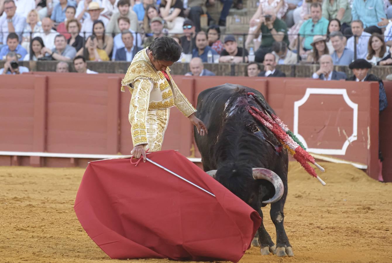 José Ruiz Muñoz, en la corrida del dieciséis de abril de 2023 en la Plaza de Toros de Sevilla 