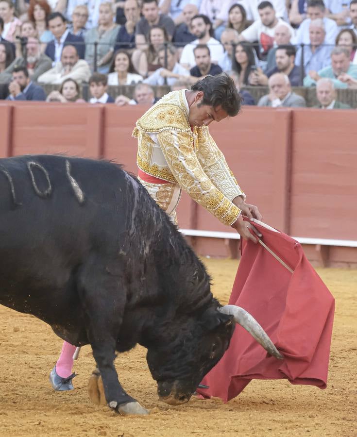 José Ruiz Muñoz, en la corrida del dieciséis de abril de 2023 en la Plaza de Toros de Sevilla 