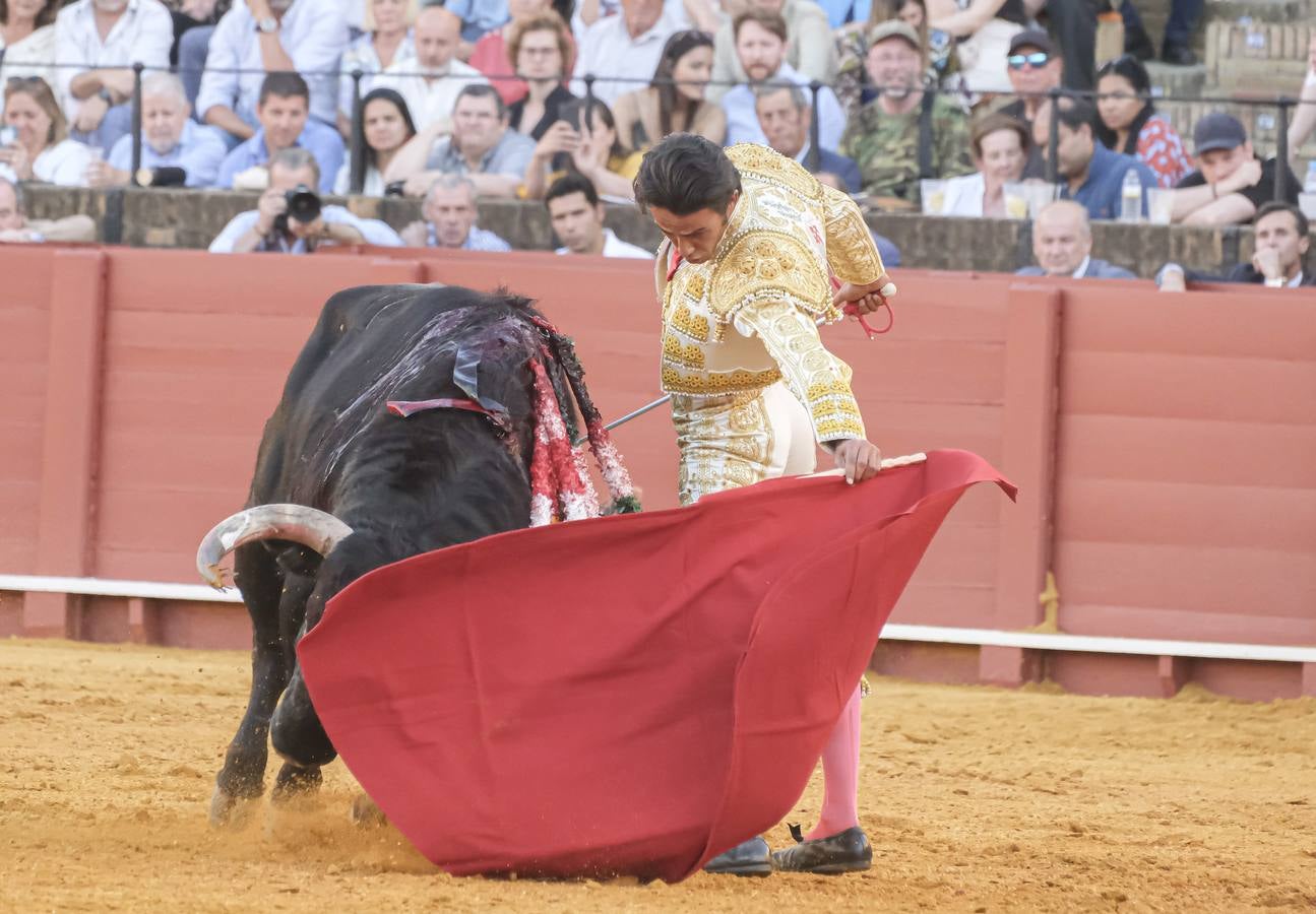 José Ruiz Muñoz, en la corrida del dieciséis de abril de 2023 en la Plaza de Toros de Sevilla 