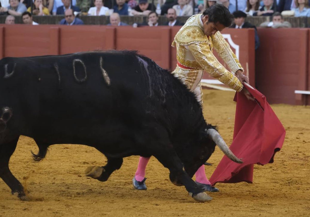 José Ruiz Muñoz, en un sentido ayudado por alto