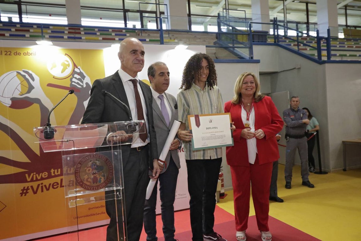 Los expositores se llenaron de jóvenes en el primer día de apertura del Salón del Estudiante