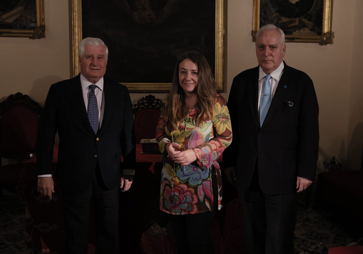 Carlos Fitz-James Stuart, Myriam Seco y Juan Miguel González Gómez antes de iniciarse el acto