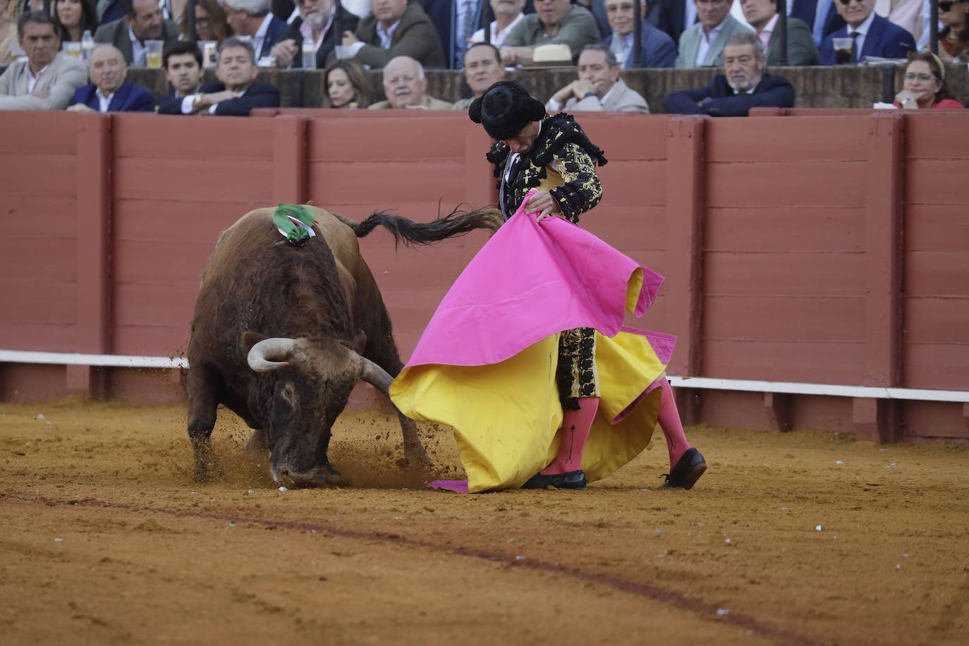 Diego Urdiales durante la corrida de Núñez del Cuvillo en la Maestranza de Sevilla