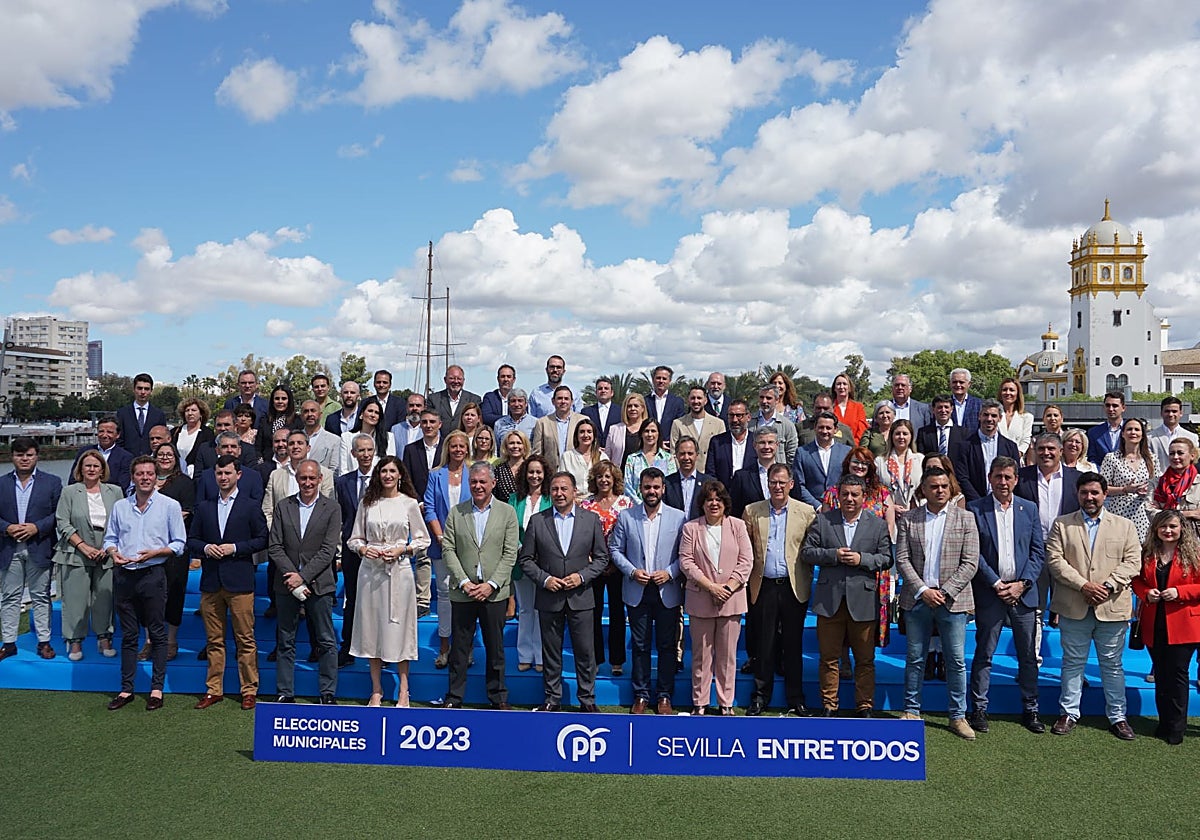 Foto de familia de todos los candidatos del PP a las elecciones del 28M
