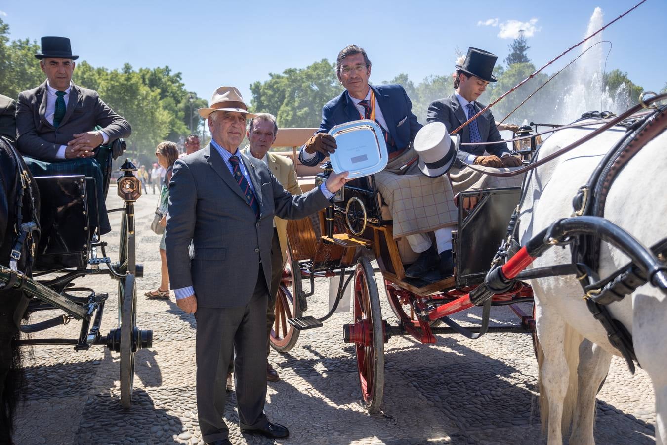 Entrega de trofeos del Campeonato Internacional de Enganches de Tradición en Sevilla
