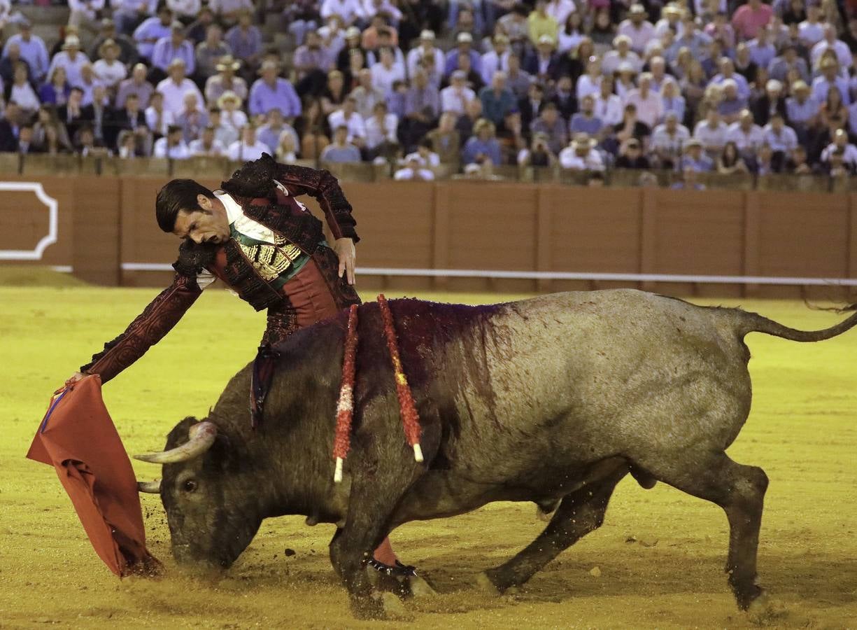 Faena de Emilio de Justo, en la plaza de toros de Sevilla