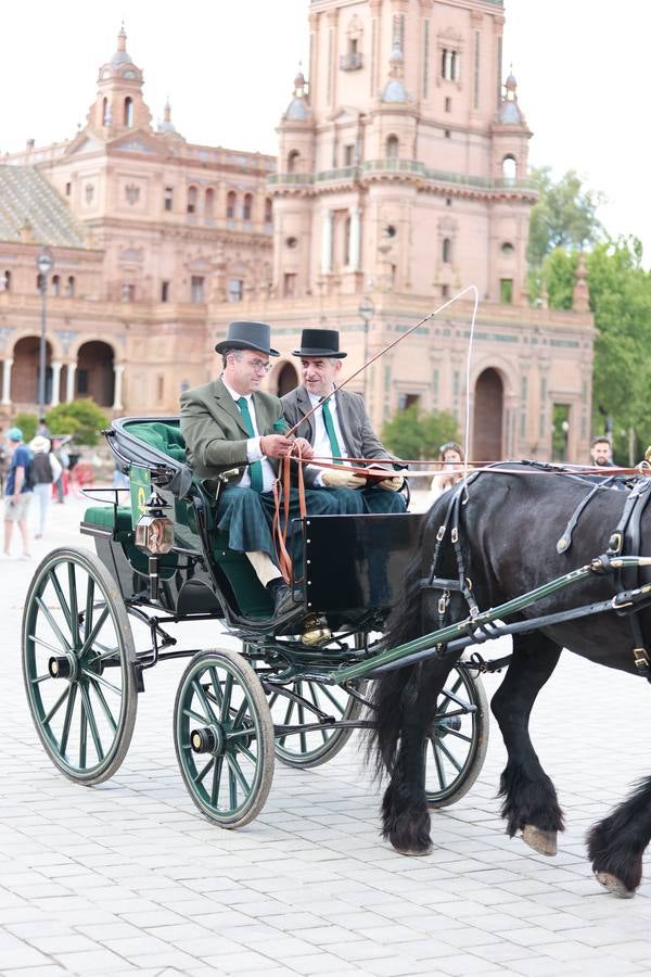 Participantes en el XI Campeonato Internacional de Enganches de Tradición (CIAT) y la Copa de Naciones, en la Plaza de España