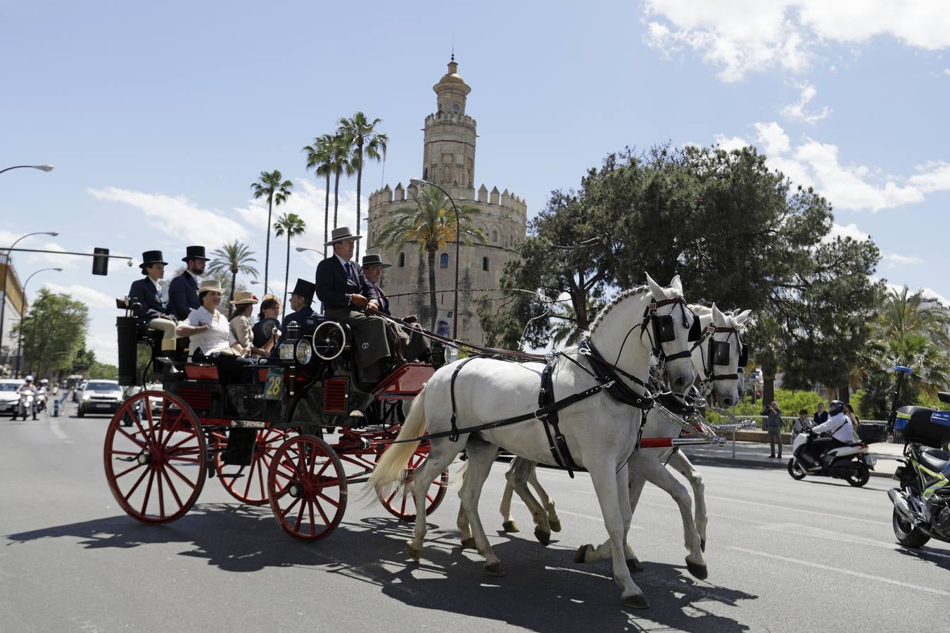 Participantes en el XI Campeonato Internacional de Enganches de Tradición (CIAT) y la Copa de Naciones, en la Plaza de España