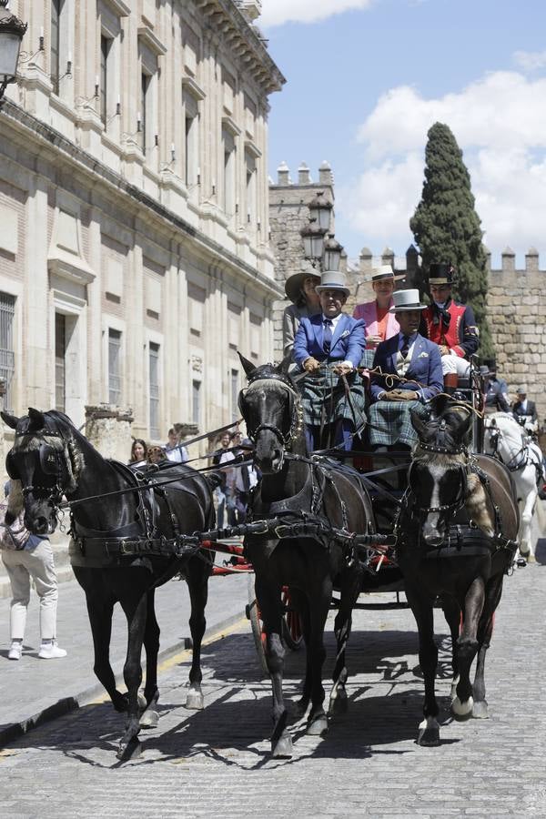 Participantes en el XI Campeonato Internacional de Enganches de Tradición (CIAT) y la Copa de Naciones, en la Plaza de España