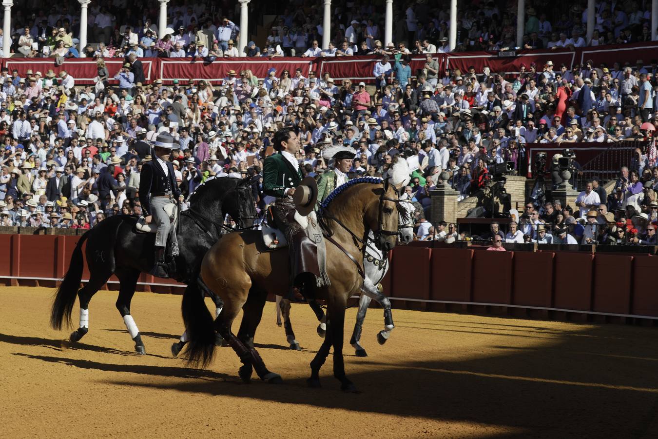 Estampas de la corrida de rejones de este domingo en la plaza de toros de Sevilla