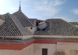 Derrumbada parte de la cubierta de la iglesia de Santa Bárbara de Écija