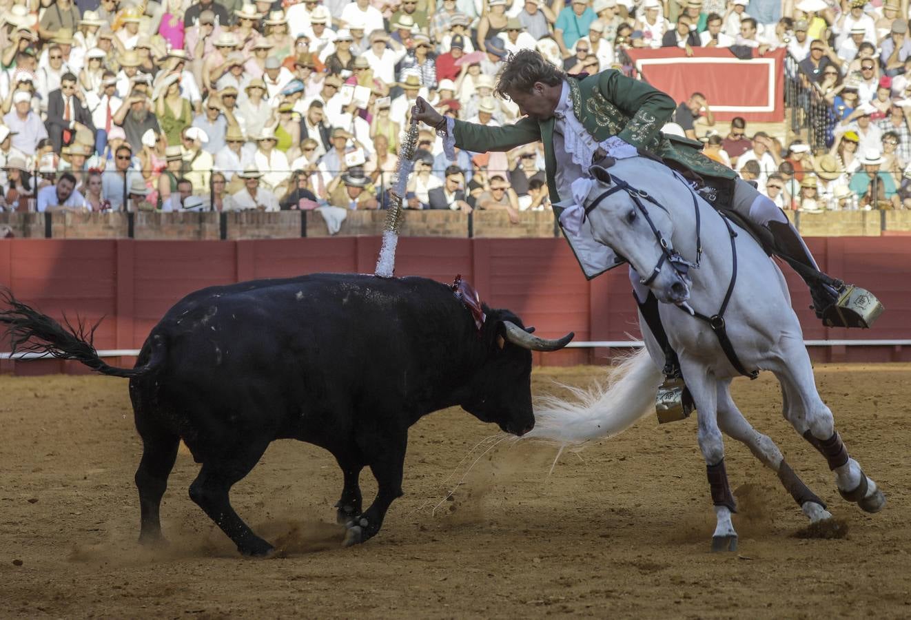 Faena de Rui Fernandes, este domingo 23 de abril en la plaza de toros de Sevilla
