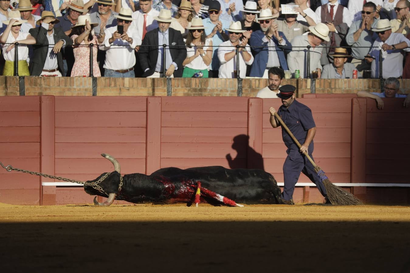 Emilio de Justo ha cortado dos orejas este lunes en la plaza de toros de Sevilla