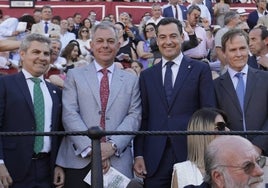 En imágenes, Puerta del Príncipe de la corrida de Morante de la Puebla, Talavante y Emilio de Justo en Sevilla