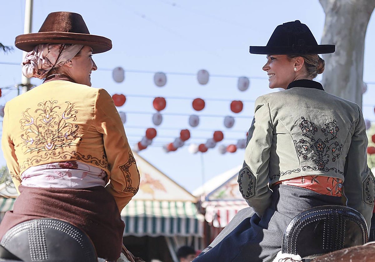 Carlota y Alejandra Guerrero, a caballo por el real