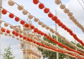 El Ayuntamiento de Sevilla asegura «haber recolocado el 80 por ciento de los farolillos de la Feria»