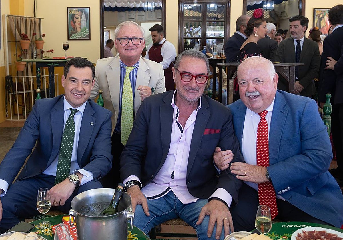 Juanma Moreno, Joaquín López-Sáez, Carlos Herrera y Jesús Aguirre en la recepción de la caseta de la COPE