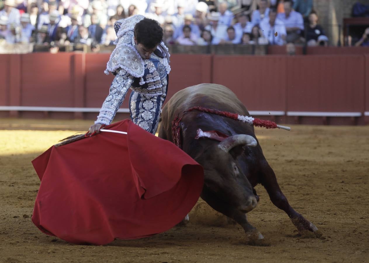Faena de Tomás Rufo, este martes en la plaza de toros de Sevilla