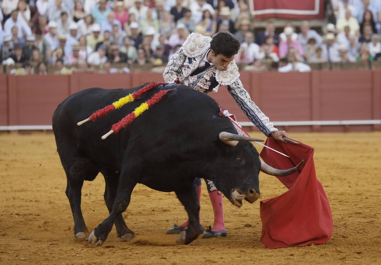 Faena de Tomás Rufo, este martes en la plaza de toros de Sevilla