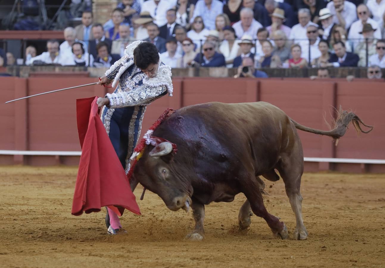 Faena de Tomás Rufo, este martes en la plaza de toros de Sevilla