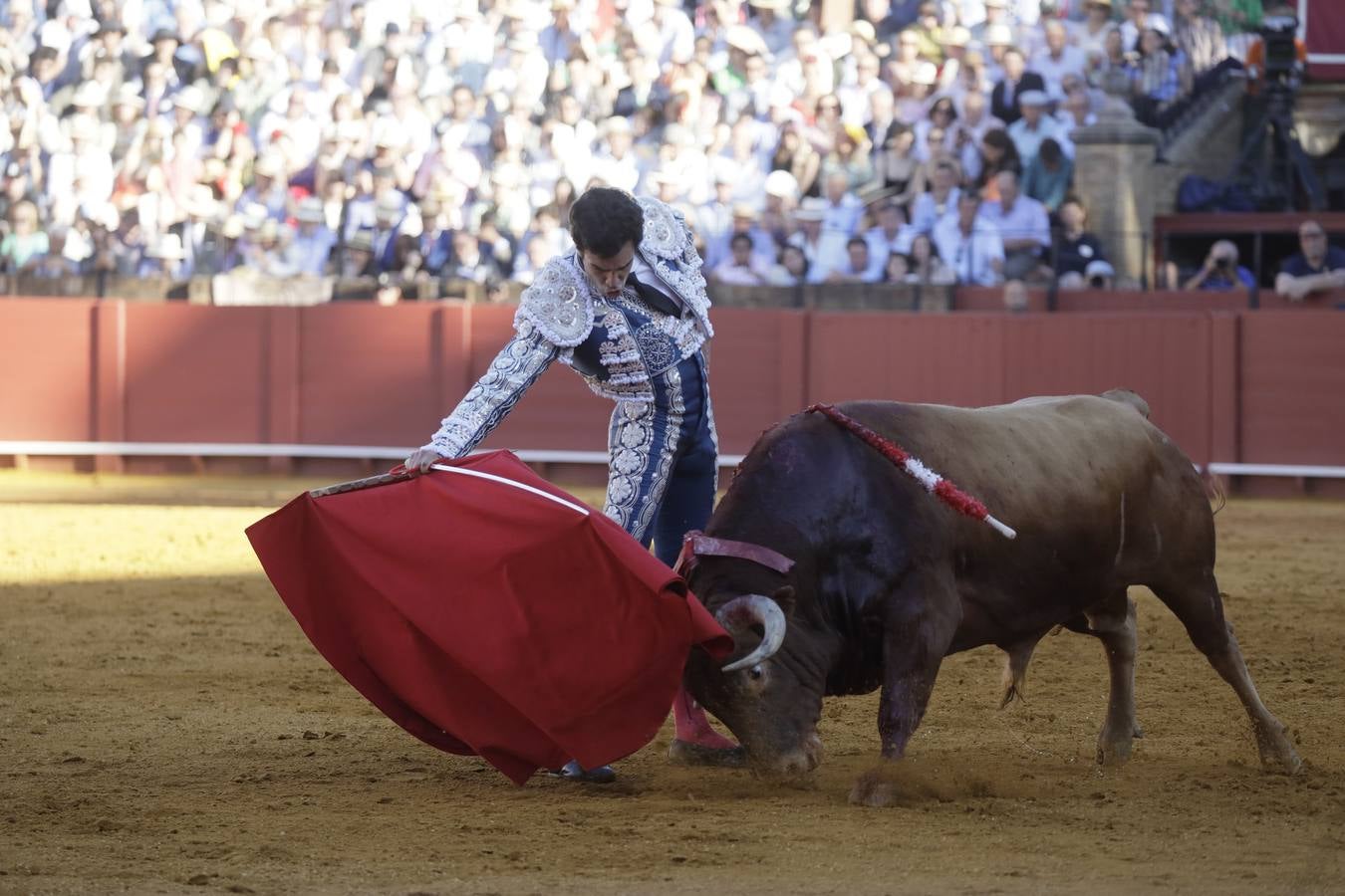 Faena de Tomás Rufo, este martes en la plaza de toros de Sevilla