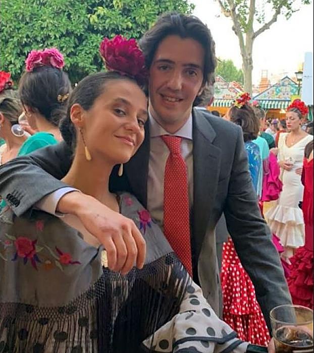 El coche de caballos de Victoria Federica atropella a una joven en la Feria de Abril de Sevilla 2023