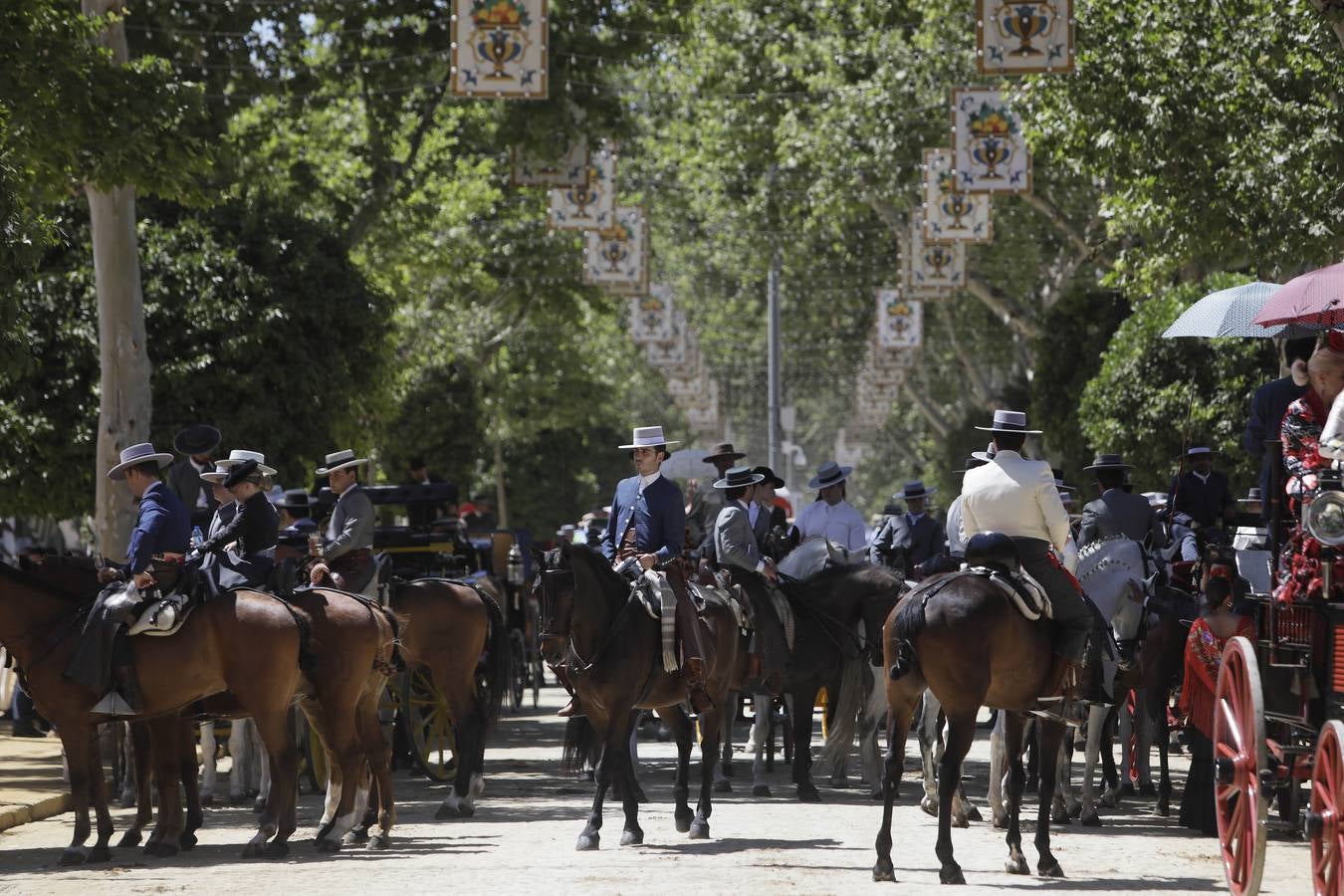 Ambiente en el real este miércoles festivo de la Feria de Abril 2023