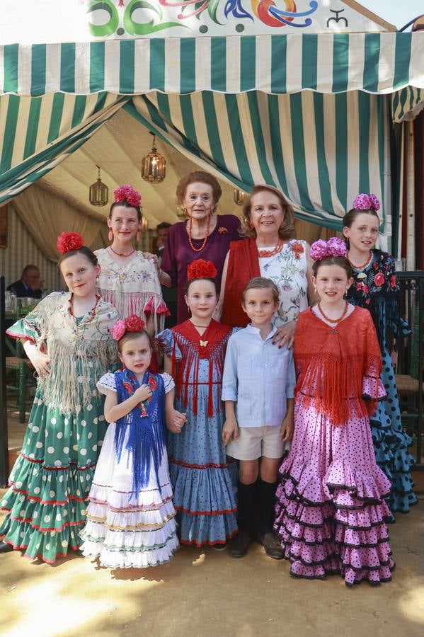 Martina Moya, Conchita García, Concha Yoldi, Reyes, Blanca, Concha, Ángela, Javier y Rocío Moya